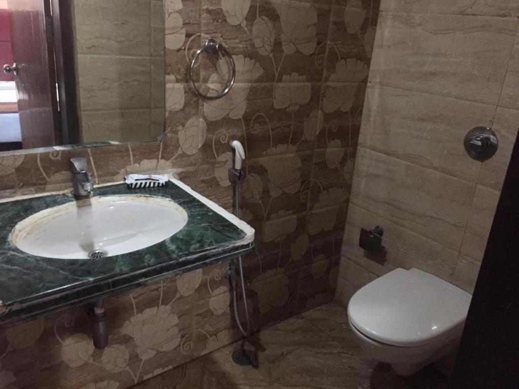 Hotel Patliputra Nirvana Patna  Exteriör bild